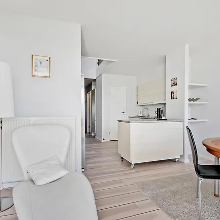 Beautiful Two-storey With Panoramic Views Of Bay *