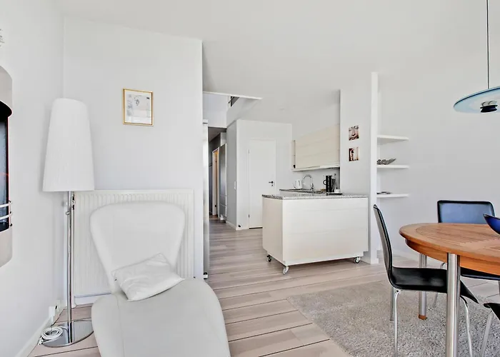 Beautiful Two-storey With Panoramic Views Of Bay *