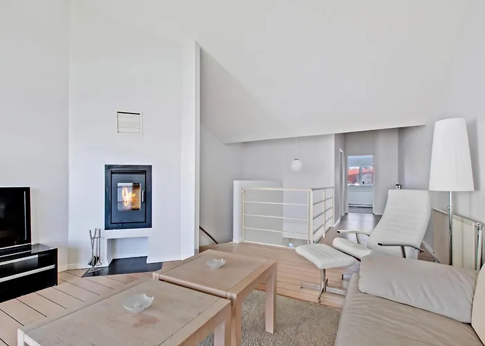 Beautiful Two-storey With Panoramic Views Of Bay * Ebeltoft